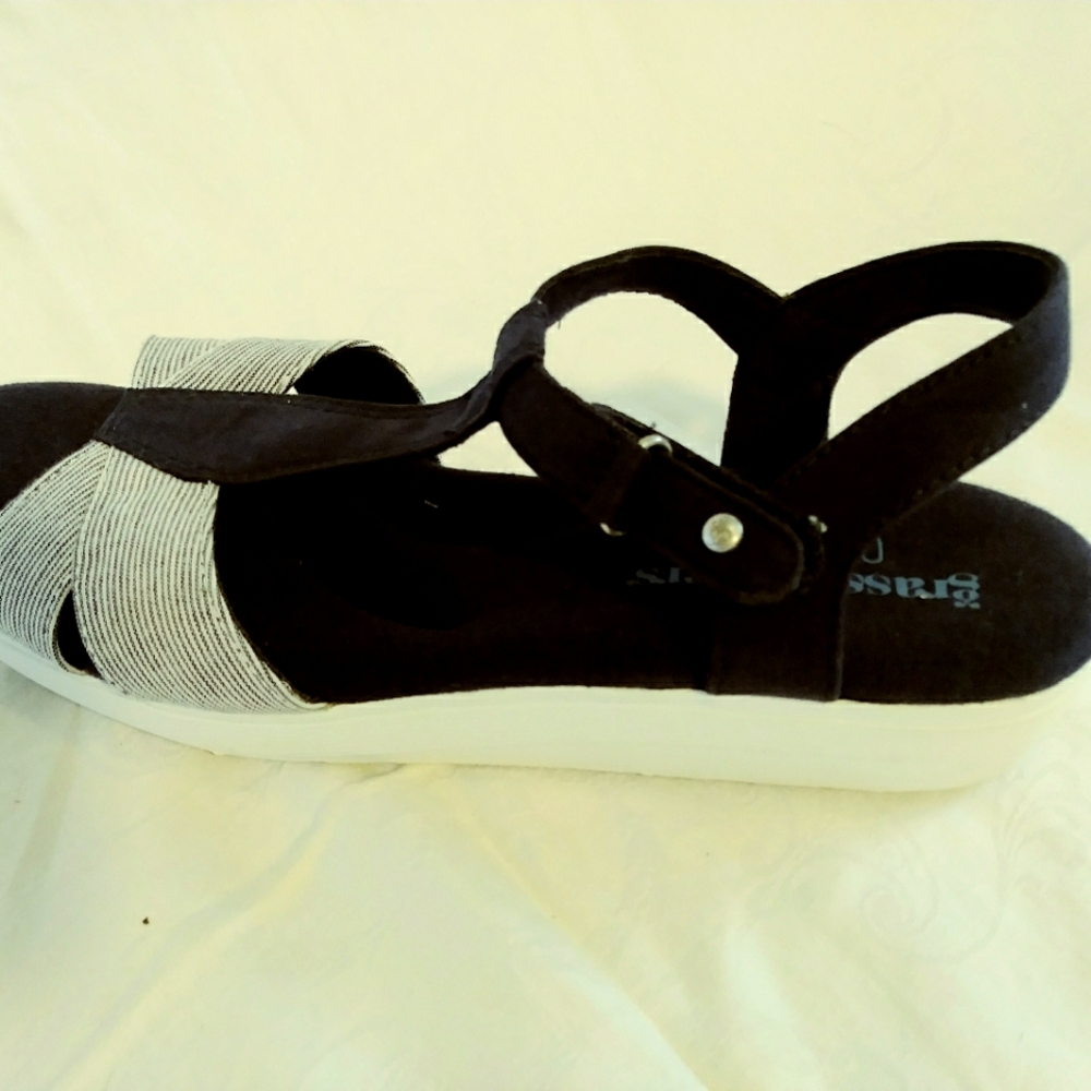 Grasshopper Ortholite sandals